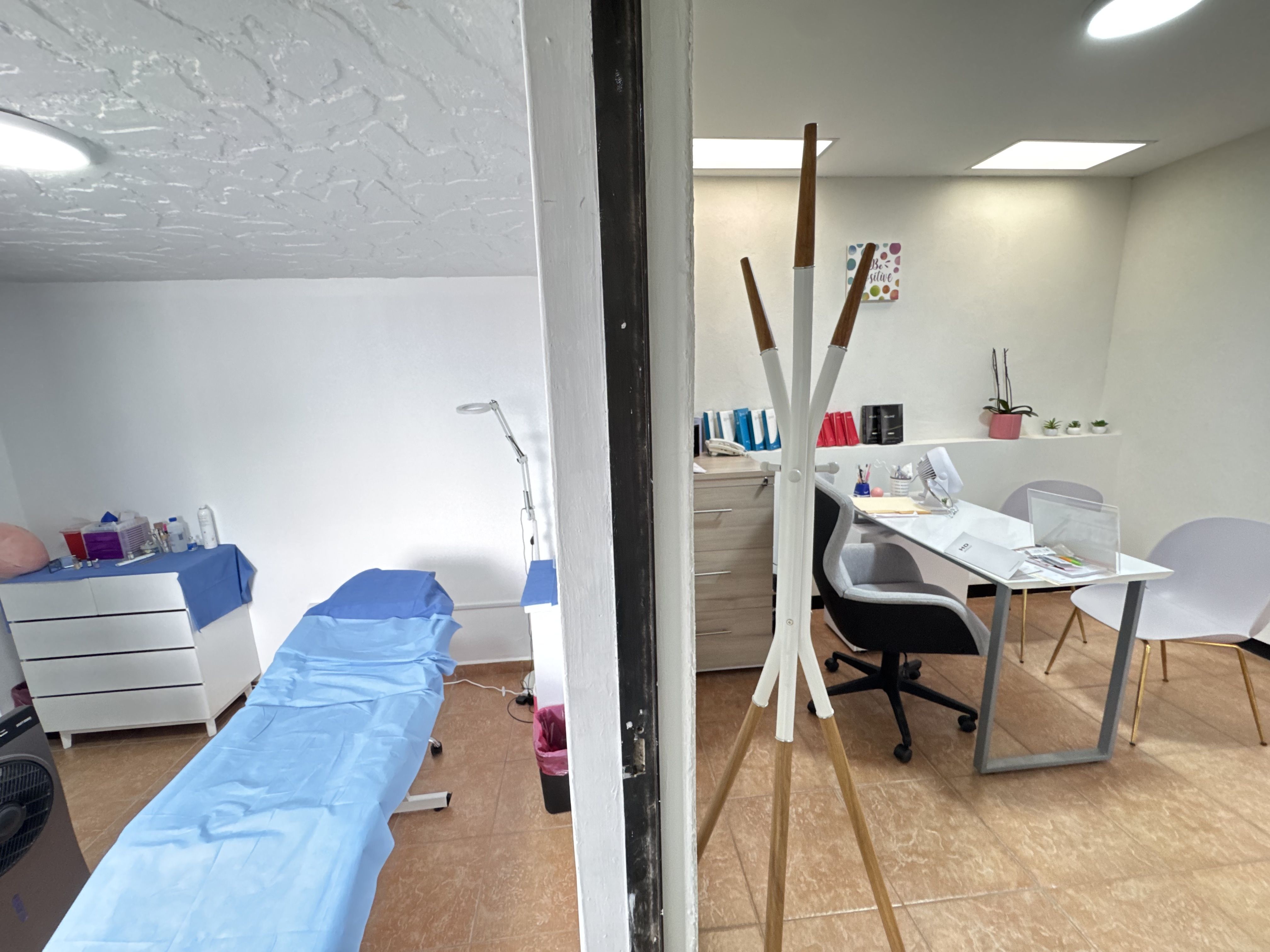 Consultorio médico con servicios básicos incluidos